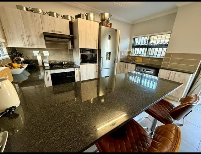3 BEDROOM HOUSE FOR SALE IN THATCHFIELD